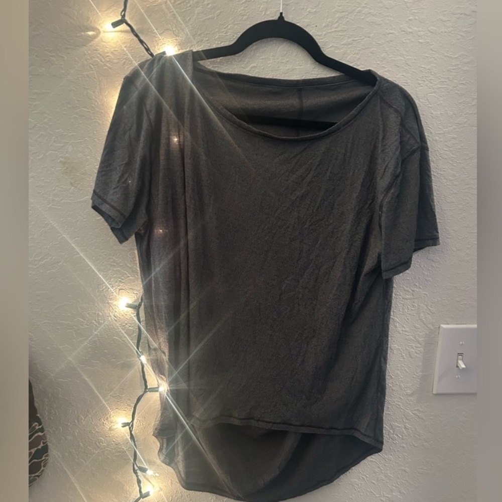 Lululemon Athletica License to Train Heathered Gray Short Sleeve Flow T-Shirt